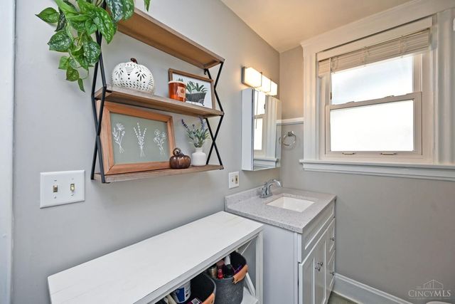 2528 Valley View Court, Cincinnati, OH 45219