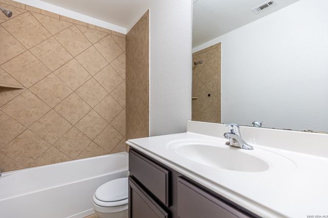 7058 Capeshaw, San Antonio, TX 78252