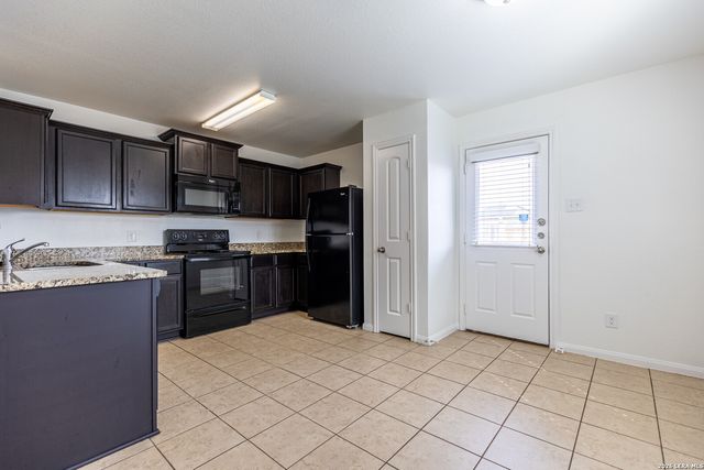 7058 Capeshaw, San Antonio, TX 78252