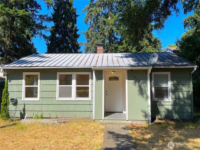 13729 Stone Avenue N, Seattle, WA 98133