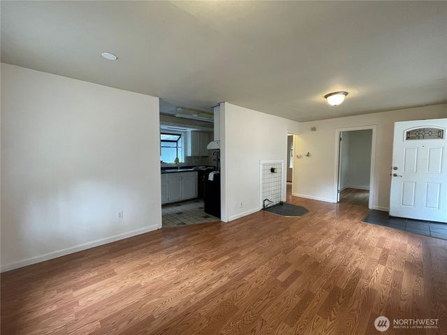13729 Stone Avenue N, Seattle, WA 98133