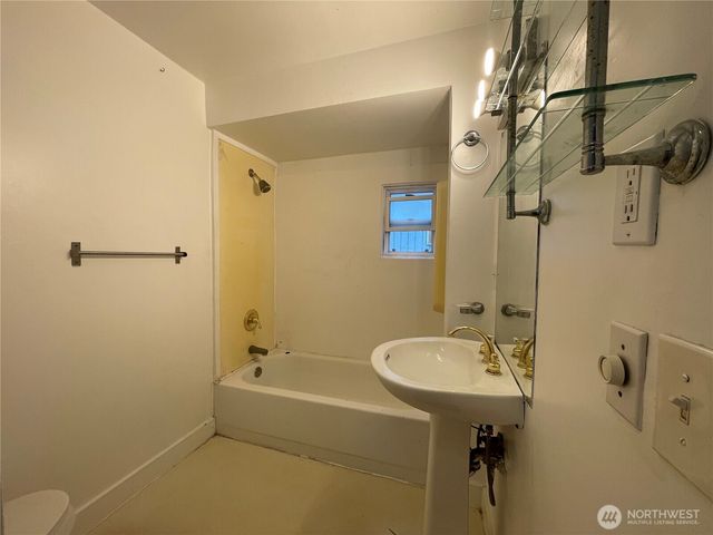 13729 Stone Avenue N, Seattle, WA 98133