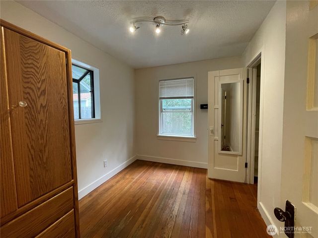 13729 Stone Avenue N, Seattle, WA 98133