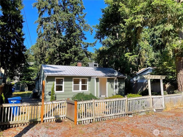 13729 Stone Avenue N, Seattle, WA 98133
