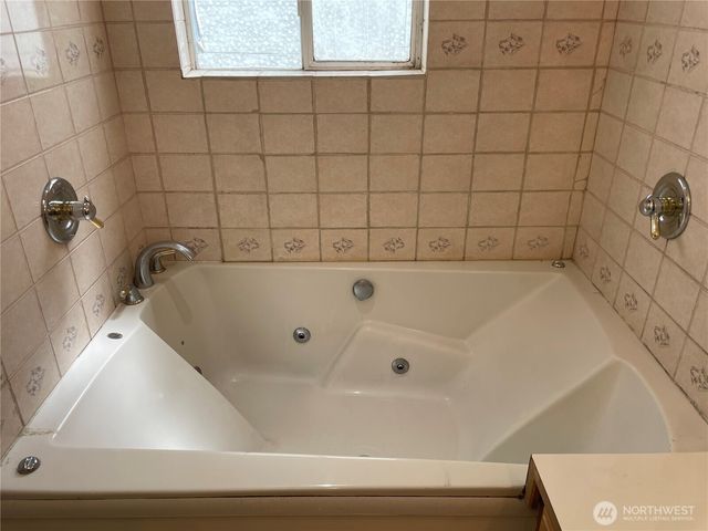 13729 Stone Avenue N, Seattle, WA 98133