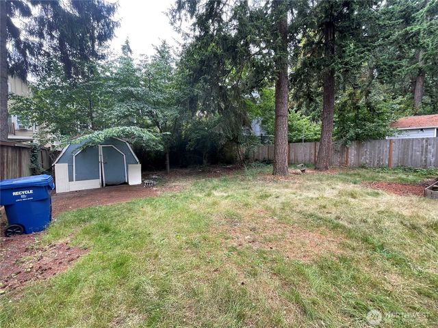 13729 Stone Avenue N, Seattle, WA 98133