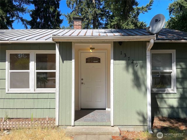 13729 Stone Avenue N, Seattle, WA 98133