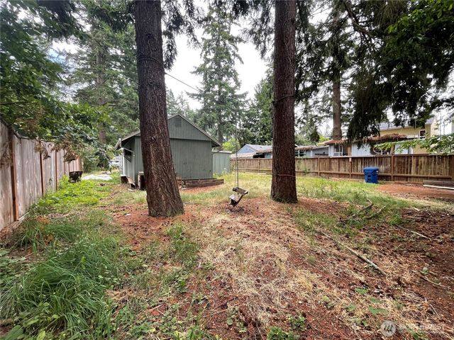 13729 Stone Avenue N, Seattle, WA 98133