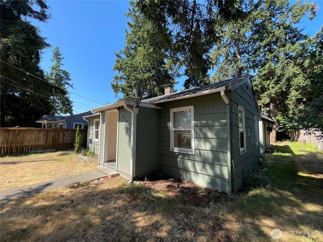 13729 Stone Avenue N, Seattle, WA 98133
