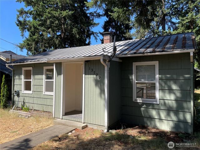 13729 Stone Avenue N, Seattle, WA 98133
