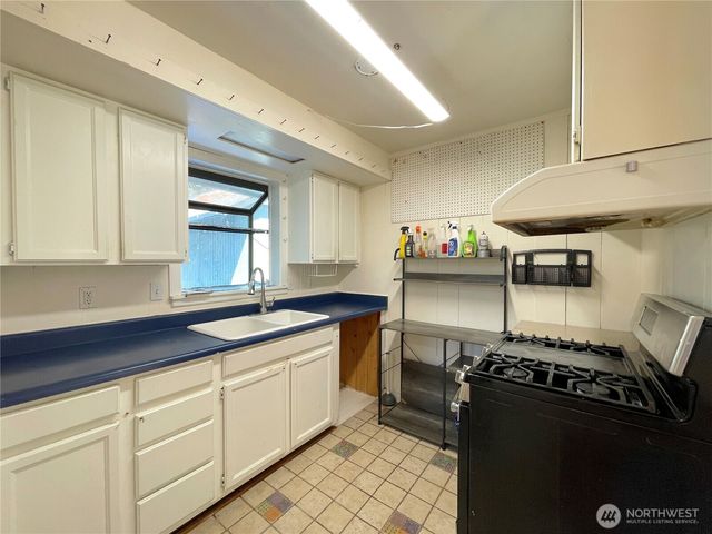 13729 Stone Avenue N, Seattle, WA 98133