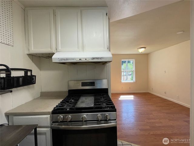 13729 Stone Avenue N, Seattle, WA 98133