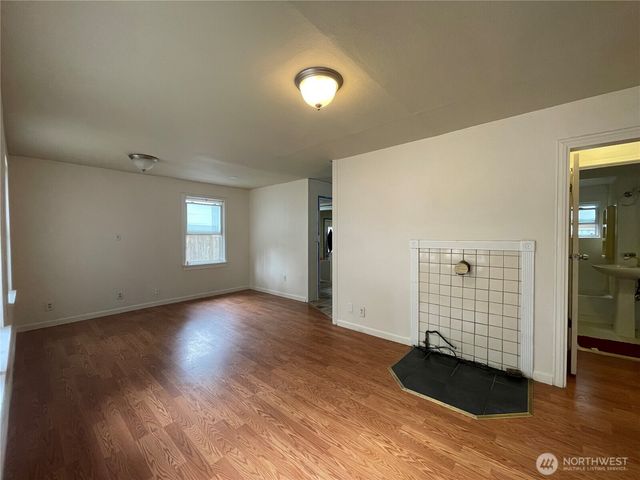 13729 Stone Avenue N, Seattle, WA 98133