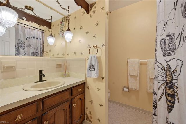 408 Woodbridge DR, Chesapeake, VA 23322