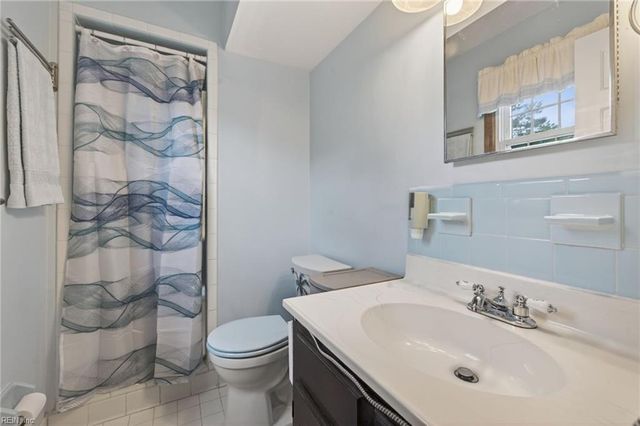 408 Woodbridge DR, Chesapeake, VA 23322