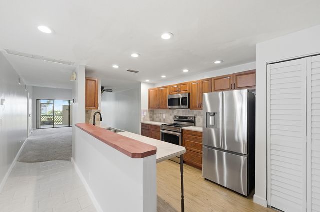 1097 NW 98th Terrace 110, Pembroke Pines, FL 33024