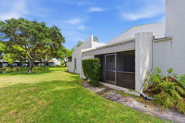 1097 NW 98th Terrace 110, Pembroke Pines, FL 33024