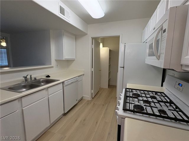 950 Seven Hills Drive 1212, Henderson, NV 89052