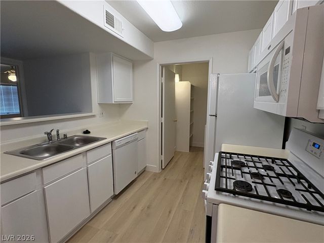 950 Seven Hills Drive 1212, Henderson, NV 89052
