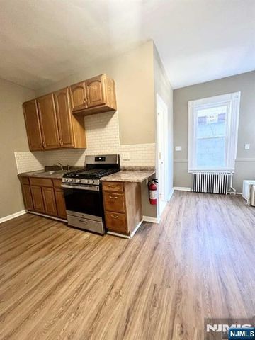 112 Hayward Place 1, Wallington, NJ 07057