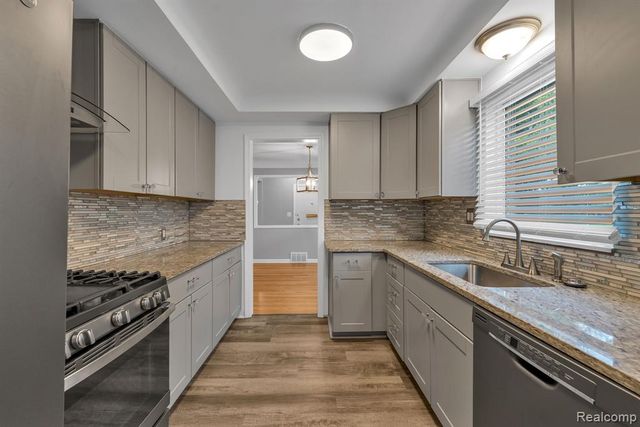 9458 Marion Crescent, Redford, MI 48239
