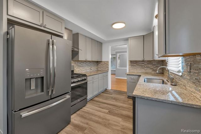 9458 Marion Crescent, Redford, MI 48239