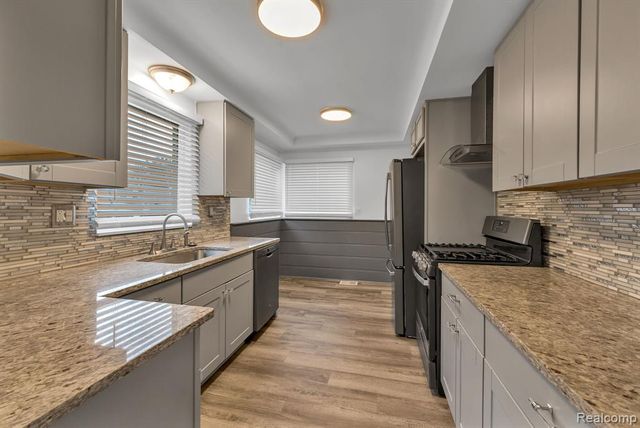 9458 Marion Crescent, Redford, MI 48239