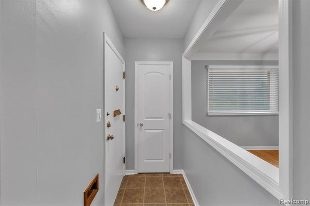 9458 Marion Crescent, Redford, MI 48239