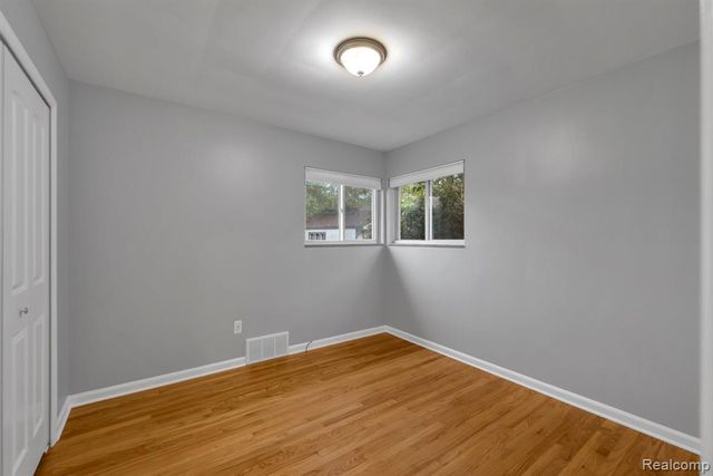 9458 Marion Crescent, Redford, MI 48239