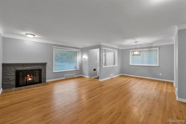 9458 Marion Crescent, Redford, MI 48239