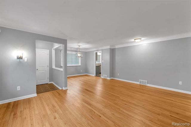 9458 Marion Crescent, Redford, MI 48239