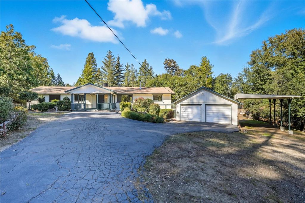 Image 1 of property listing at 38040 Wortham Road, Oakhurst, CA 93644