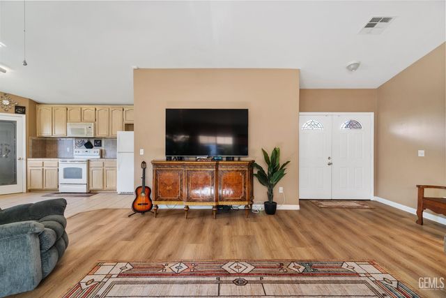 13120 Game Set Way, Bakersfield, CA 93306