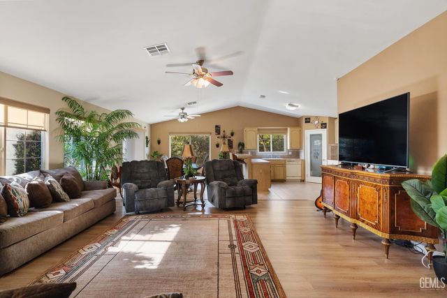 13120 Game Set Way, Bakersfield, CA 93306