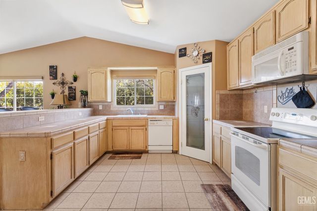 13120 Game Set Way, Bakersfield, CA 93306