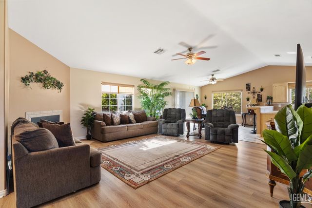 13120 Game Set Way, Bakersfield, CA 93306