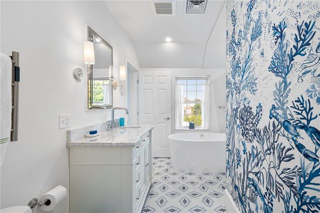 342 Boulevard Boulevard 2A, Middletown, RI 02842