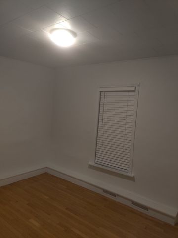 53 7th St 1, Lowell, MA 01850