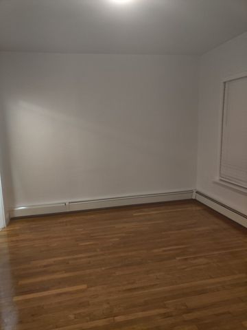 53 7th St 1, Lowell, MA 01850