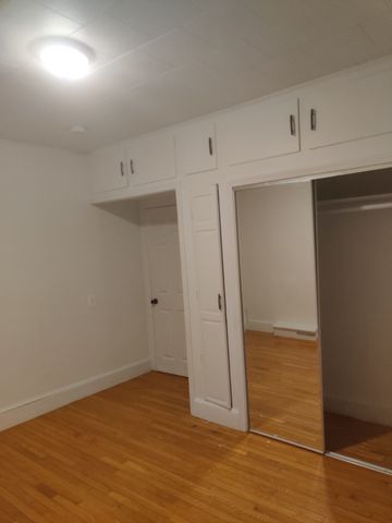 53 7th St 1, Lowell, MA 01850