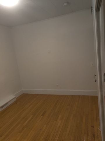 53 7th St 1, Lowell, MA 01850