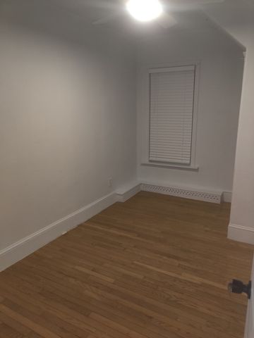 53 7th St 1, Lowell, MA 01850