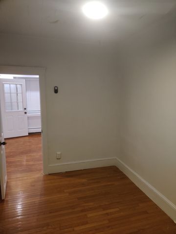 53 7th St 1, Lowell, MA 01850