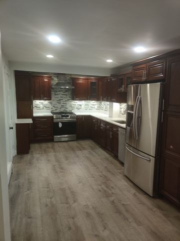 53 7th St 1, Lowell, MA 01850