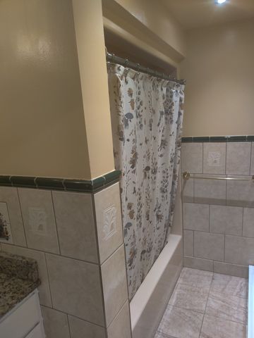 53 7th St 1, Lowell, MA 01850