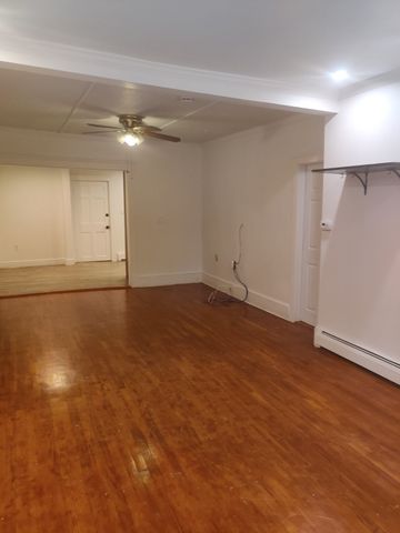 53 7th St 1, Lowell, MA 01850