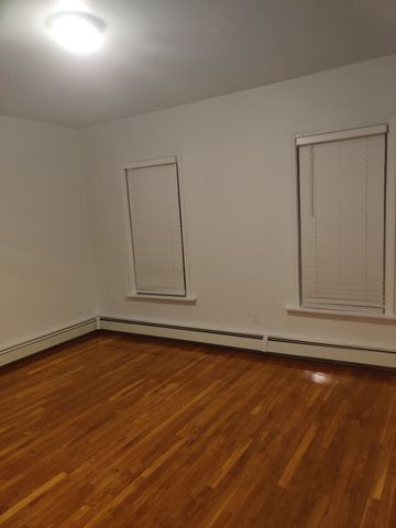53 7th St 1, Lowell, MA 01850