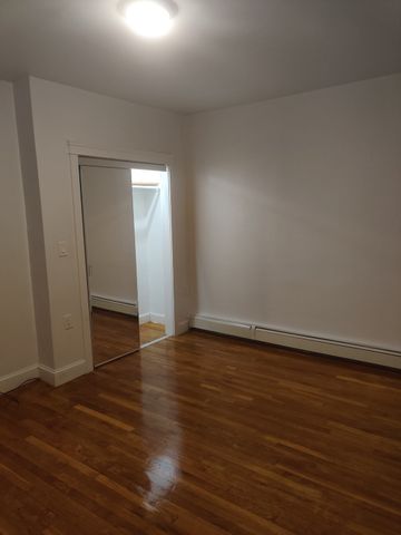 53 7th St 1, Lowell, MA 01850