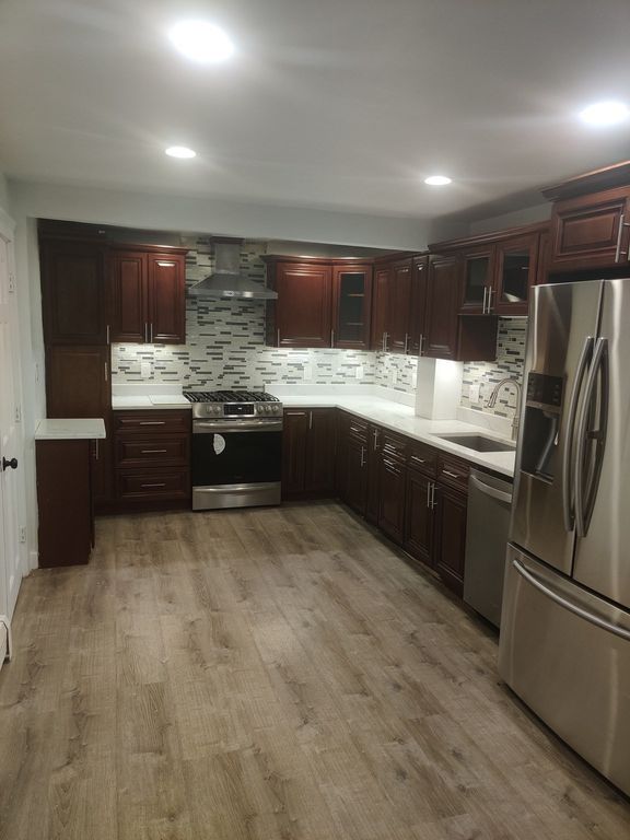 53 7th St 1, Lowell, MA 01850