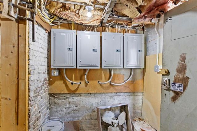 379 Manchester Street, Manchester, NH 03103